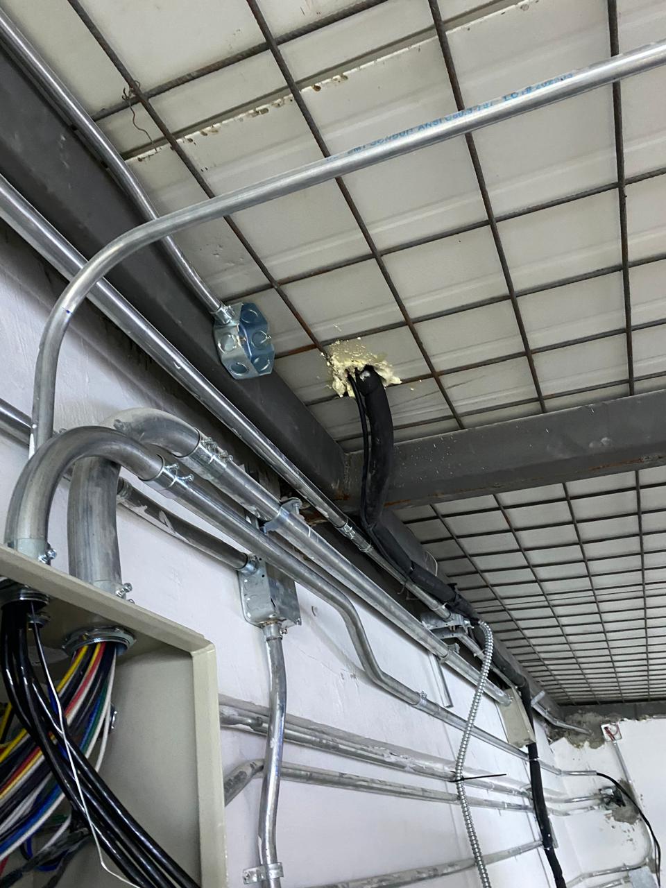 Instalaciones eléctricas, canalizaciones y trabajos industriales en campo
